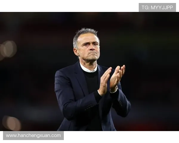 姆巴佩赛后与恩里克亲切交流并向前队友们表达一致意见