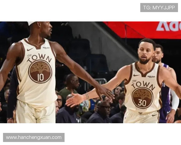 卡马拉全场追击库里展现攻守兼备实力贡献20分7板5前场板表现出色